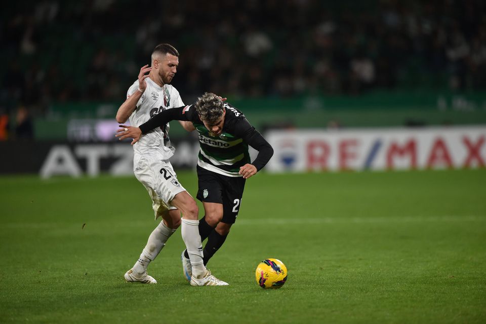 Vídeo: Maxi Araújo estreia-se a marcar pelo Sporting