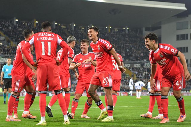 Benfica vence em Guimarães e coloca pressão no líder do campeonato
