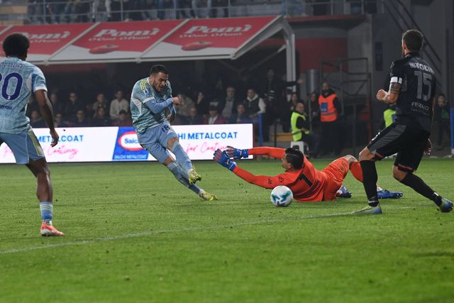 Kostic fez um dos golos da Juventus e esteve perto do segundo