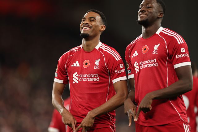 Gravenberch e Konaté (Foto: EPA/ADAM VAUGHAN)