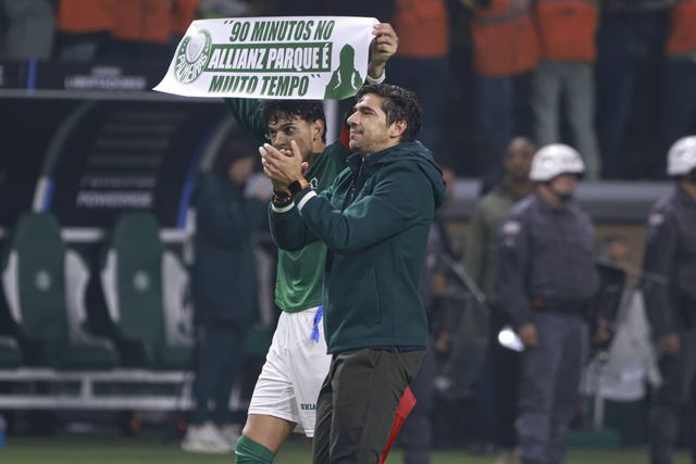 Abel Ferreira emocionado depois da reviravolta épica do Palmeiras