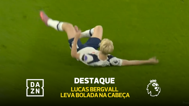 Bolada obriga jogador do Tottenham a sair de campo contra a sua vontade