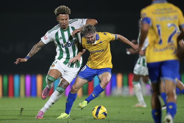 Estoril goleia em Vila do Conde