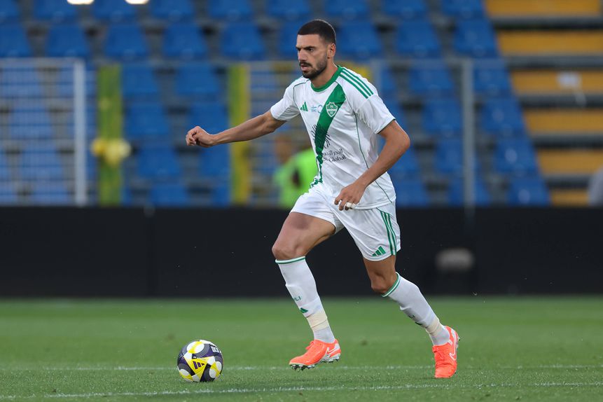 Merih Demiral, central turco do Al Ahli