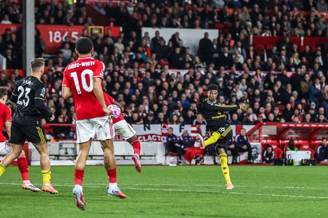 O momento em que Amad Diallo disparou para o 2-2 no City Ground