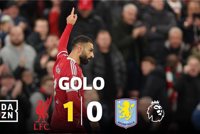 Inacreditável! Dibu Martínez facilita (e muito) e oferece golo a Salah