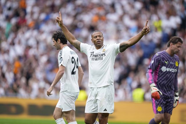 Júlio Baptista num jogo de lendas do Real Madrid