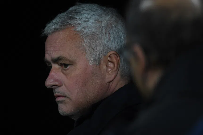 Mourinho ao intervalo! Tática de choque