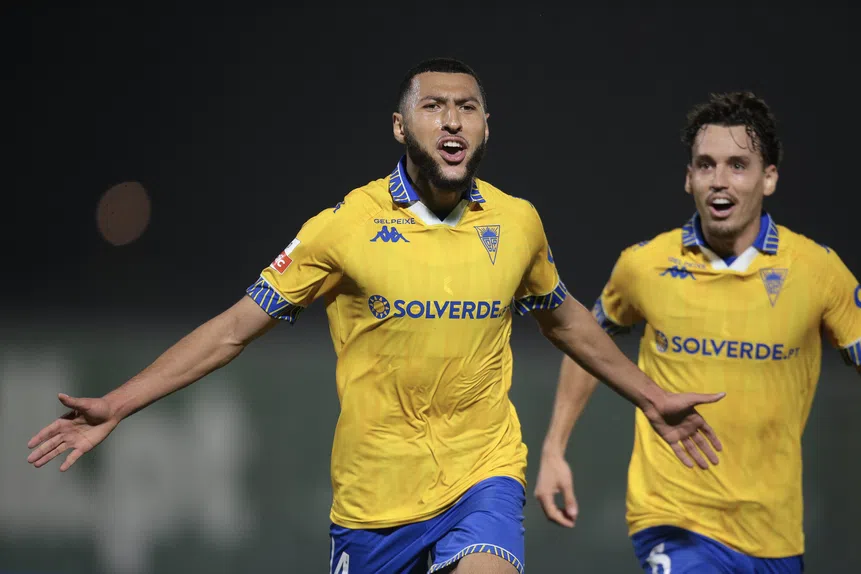 Estoril afoga Rio Ave em avalanche