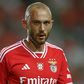 Aursnes espremido no Benfica