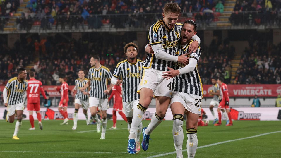 Juventus arranca jornada com vitória sofrida em Monza e liderança à condição