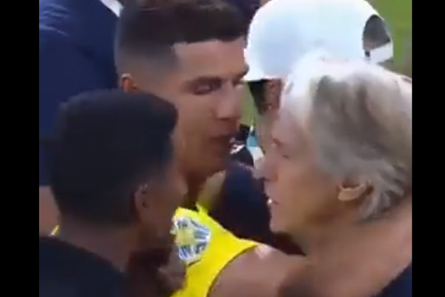 Al Hilal-Al Nassr: quando Ronaldo correu a consolar Jesus (vídeo)