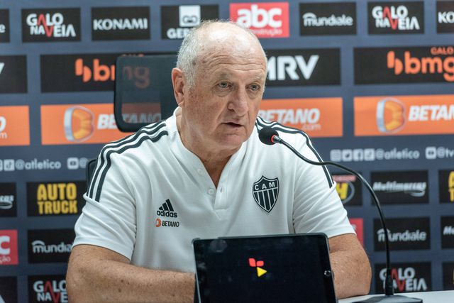 Scolari: «Podem ficar bravos, mas Abel é o melhor do Brasileirão»