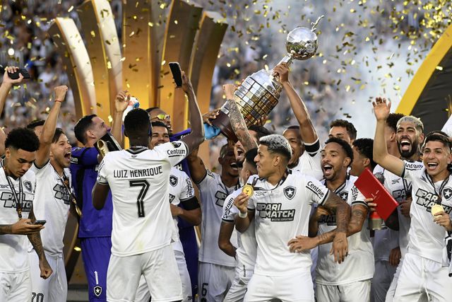 Jogadores do Botafogo provocam At. Mineiro: «O galo virou galinha» (vídeos)