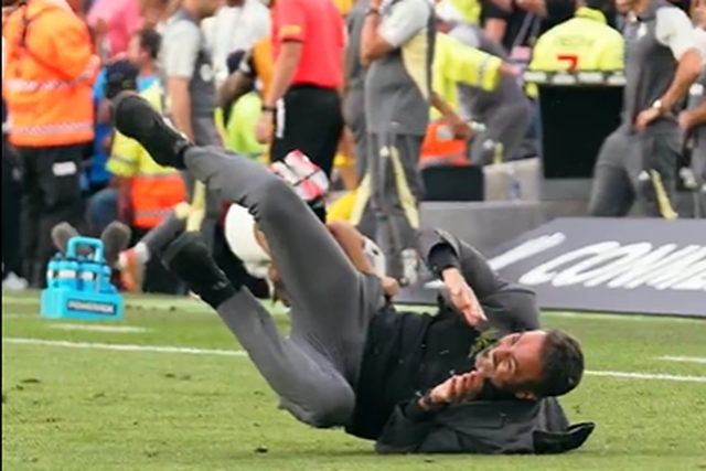 Lágrimas, queda e euforia: a reação de Artur Jorge ao último golo da final da Libertadores