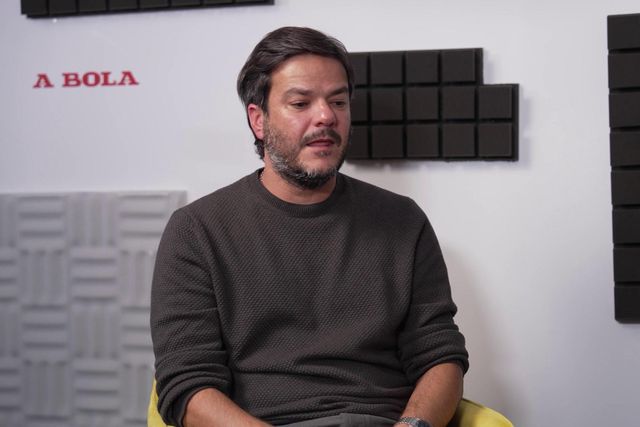 «Na Sérvia, os jogadores começavam aos murros no túnel e no fim ficavam a marcar jantares»