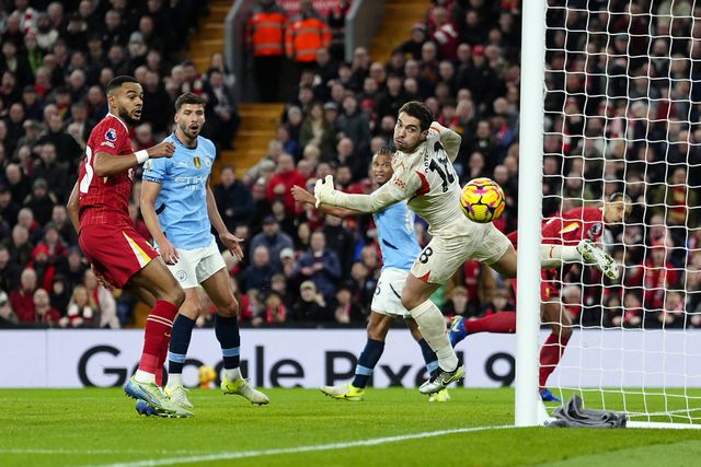 Liverpool-Man. City: 'reds' vencem e agravam crise dos 'citizens'