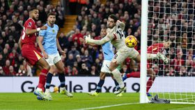 Liverpool-Man. City: 'reds' vencem e agravam crise dos 'citizens'