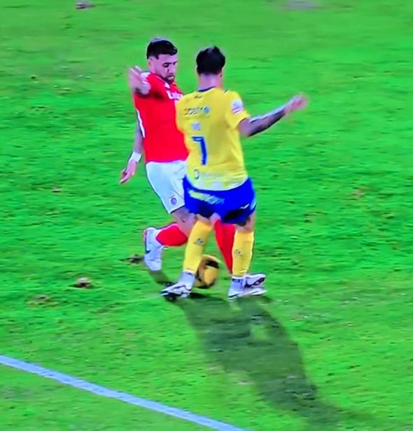 Arouca – Benfica: Controversial Refereeing Decisions Spark Debate