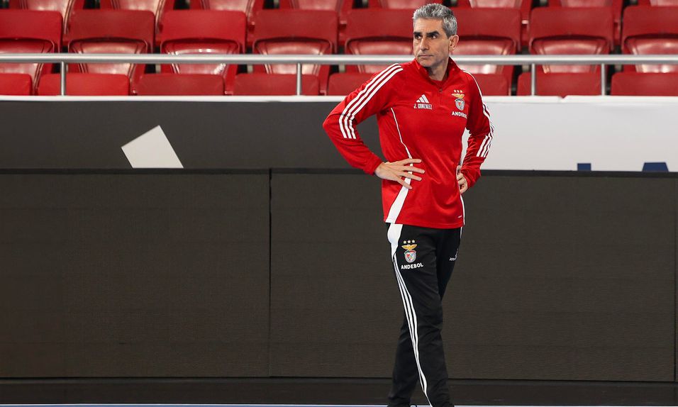 Jota Gonzalez, treinador da equipa de andebol do Benfica, espera dificuldades na Alemanha. Foto SL Benfica
