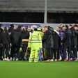Fiorentina atualiza situação clínica de jogador que colapsou em campo