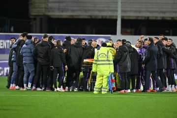 Fiorentina atualiza situação clínica de jogador que colapsou em campo