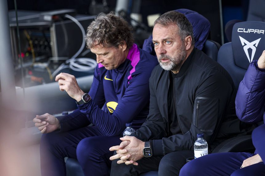 Marcus Sorg, treinador adjunto, e Hansi Flick, treinador principal do Barcelona