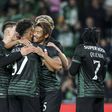 Morita assinou a melhor exibição da temporada diante do Estrela da Amadora e foi muito acarinhando pelo plantel - Foto: SPORTING CP