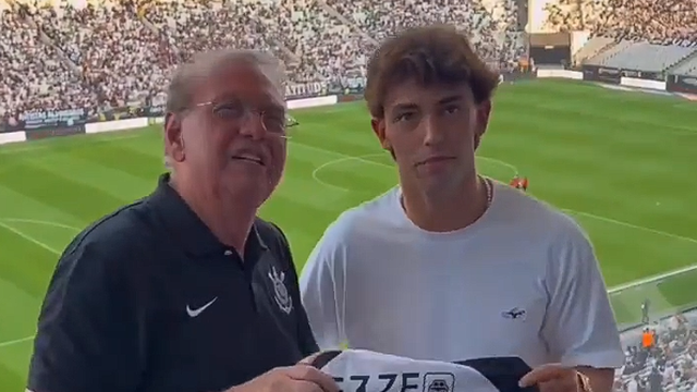 João Félix e Cancelo foram ver o Corinthians e não saíram de mãos a abanar