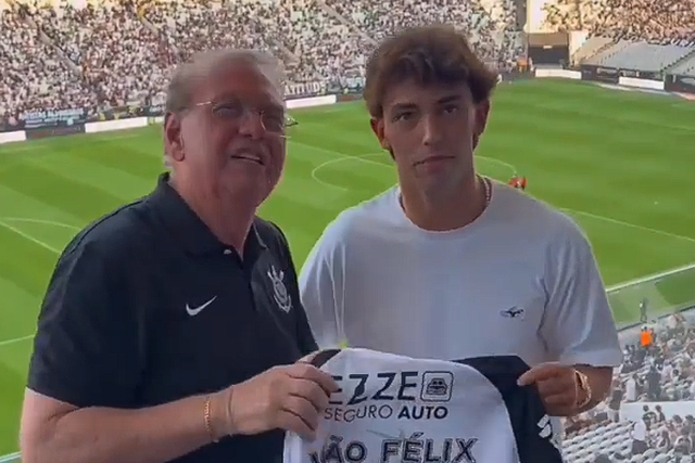 João Félix e Cancelo foram ver o Corinthians e não saíram de mãos a abanar