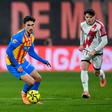André Almeida, médio do Valência, no duelo frente ao Rayo Vallecano