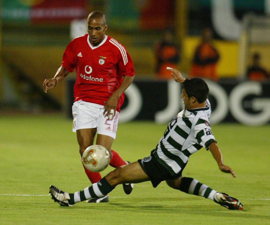 Armando Sá num Benfica-Sporting - Foto: arquivo A BOLA