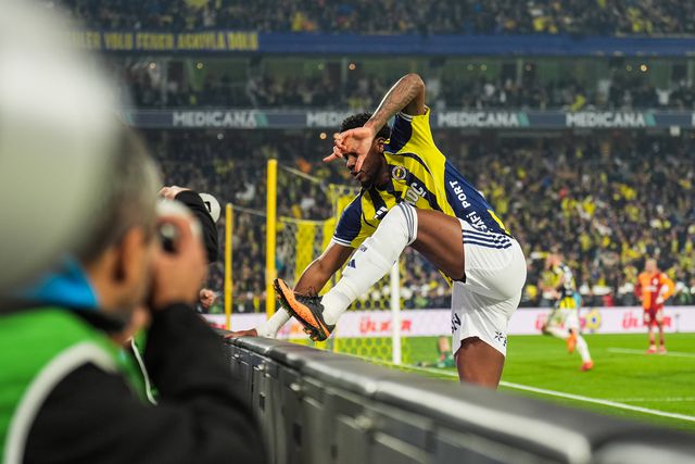 Durán não se conteve nos festejos do golo que deu o empate ao 'Fener'