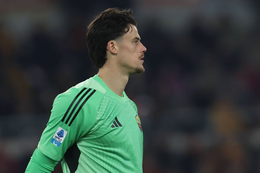 Svilar é o dono da baliza da Roma - Foto: IMAGO