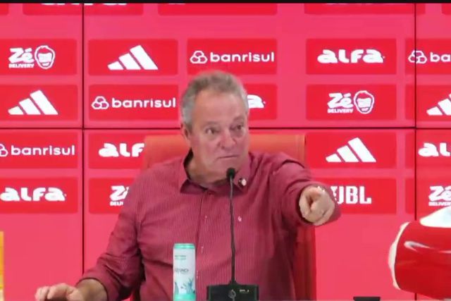 Abel Braga acusado de homofobia: «Não quero a minha equipa de rosa, parece uma equipa de veados»