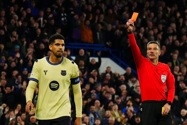 Ronald Araújo foi expulso frente ao Chelsea