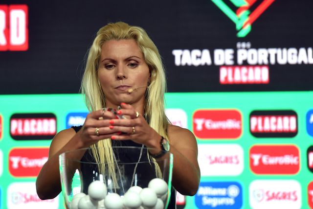 Tita num sorteio da Taça de Portugal de futebol feminino - Foto: A BOLA