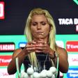 Tita num sorteio da Taça de Portugal de futebol feminino - Foto: A BOLA