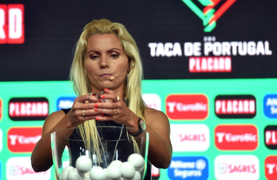 Tita num sorteio da Taça de Portugal de futebol feminino - Foto: A BOLA