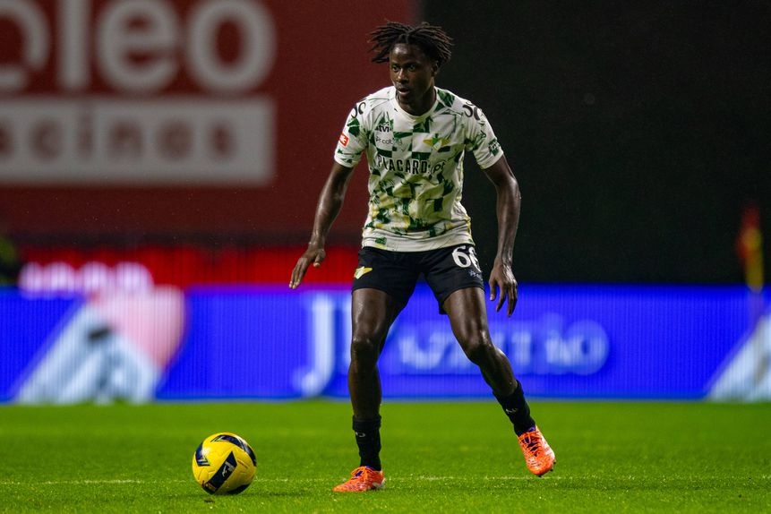 Gilberto Batista tem sido o 'bombeiro' de serviço na defesa do Moreirense, mas Michel também compete pela titularidade