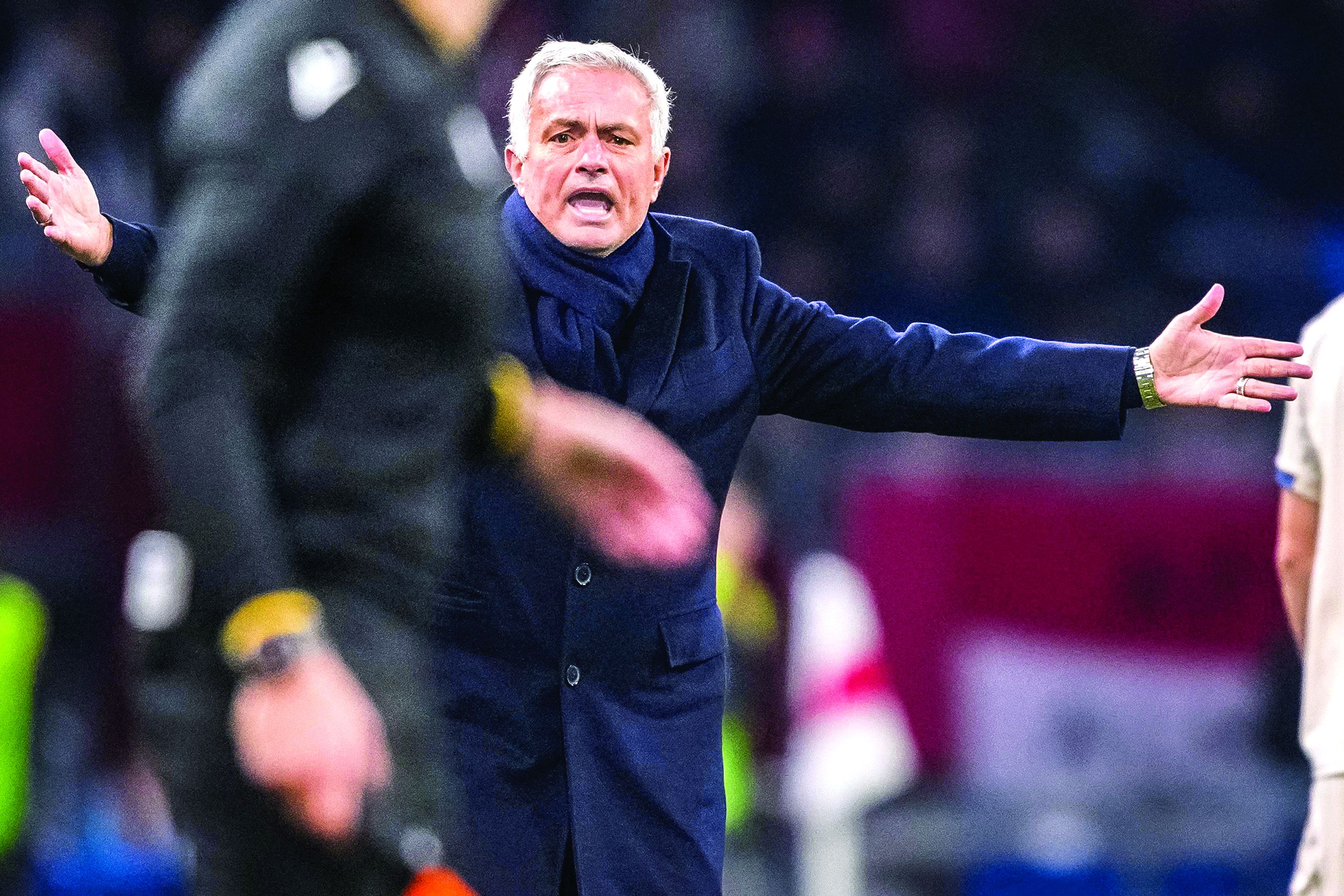 José Mourinho soma nove vitórias, três empates e três derrotas no Benfica — Foto: IMAGO