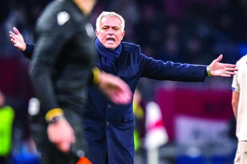 José Mourinho soma nove vitórias, três empates e três derrotas no Benfica — Foto: IMAGO