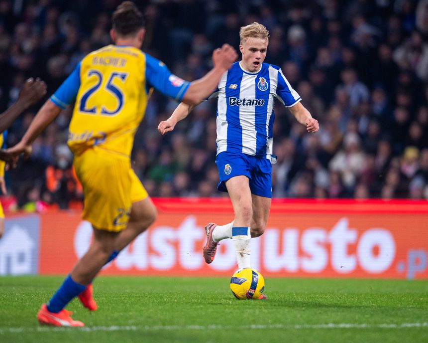 Victor Froholdt, médio do FC Porto