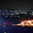 Avião com quase 400 pessoas a bordo incendeia-se no aeroporto de Tóquio (vídeos)
