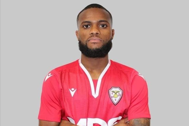 Santa Clara assegura Yannick Semedo