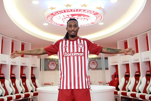 OFICIAL: Olympiakos, de Carlos Carvalhal, confirma Gelson Martins