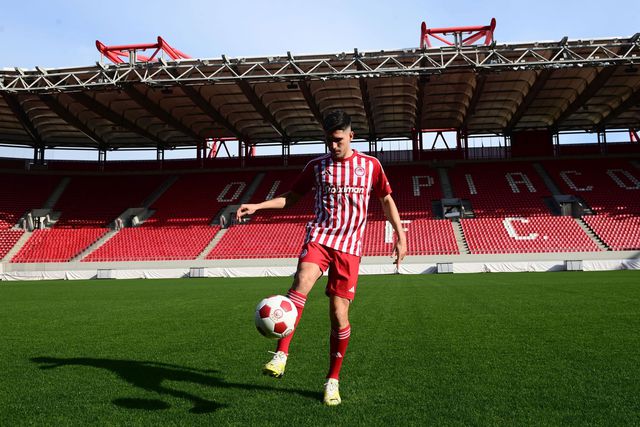 Carvalhal elogia Fran Navarro: «É rápido e muito completo»