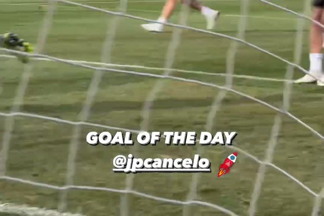 O golaço de João Cancelo no treino do Barcelona