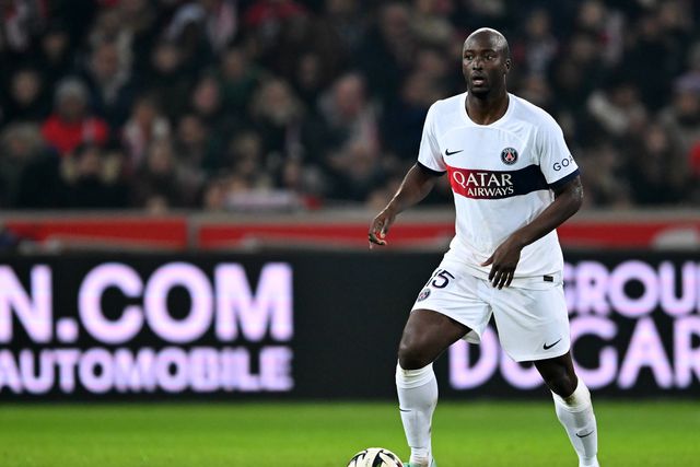 Danilo Pereira já se assume mais como central do que médio