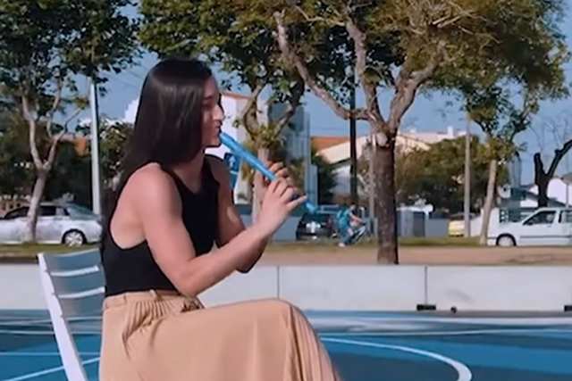 Lembra-se da dança de Joana Soeiro? Vai querer vê-la… a tocar flauta (vídeo)